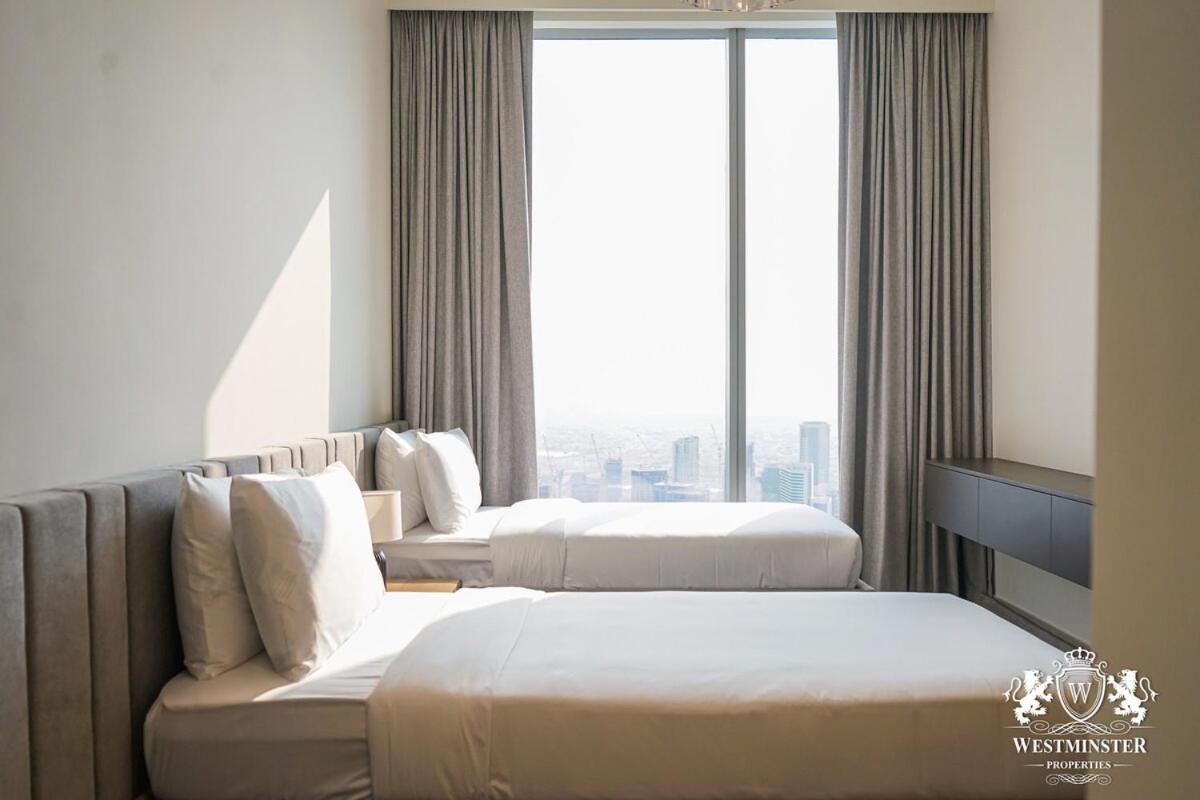 Tower Offers Luxury Living In The Heart Of Apartment *
