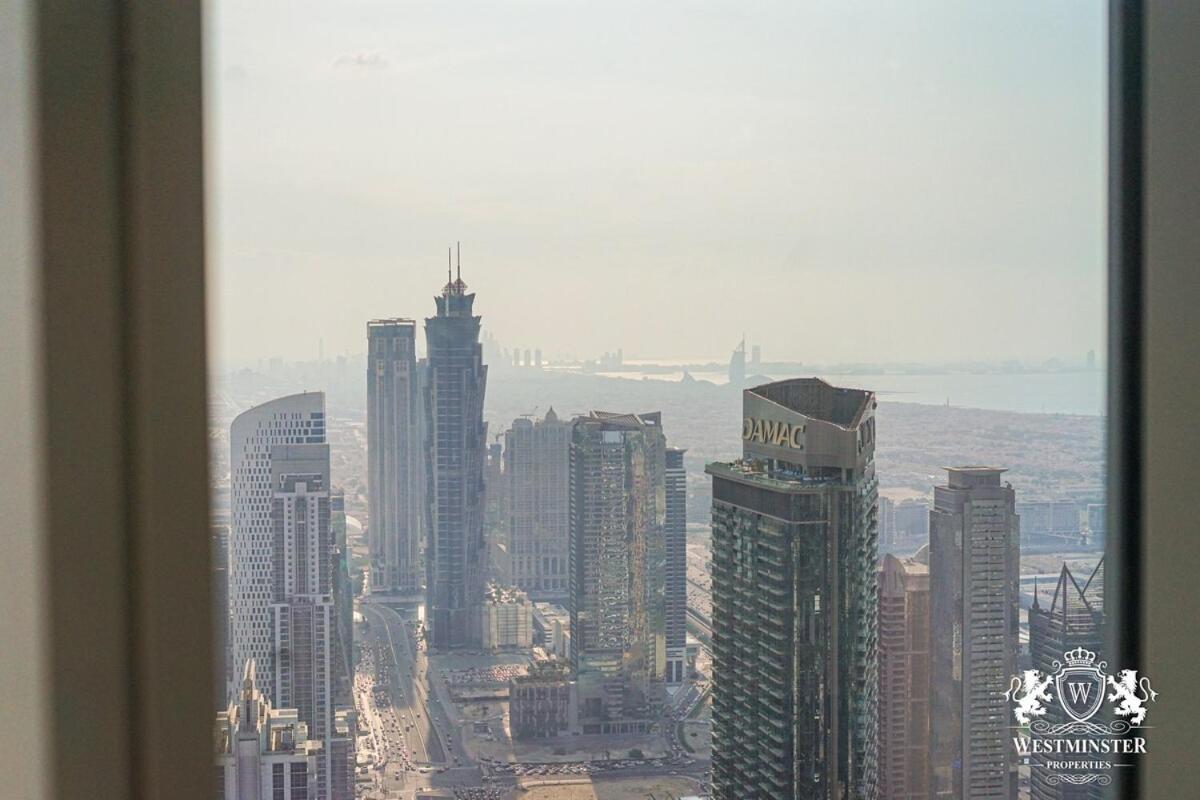 Tower Offers Luxury Living In The Heart Of Apartment *