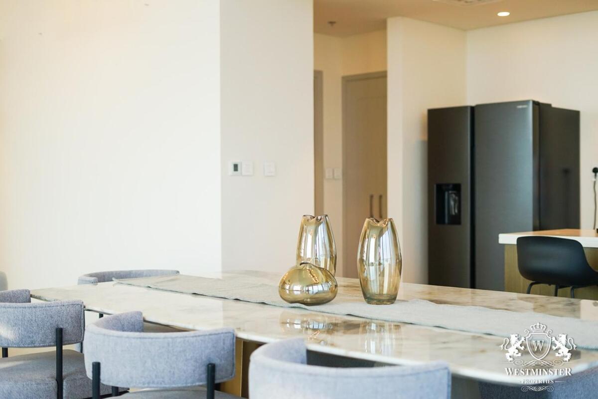 Tower Offers Luxury Living In The Heart Of Apartment *