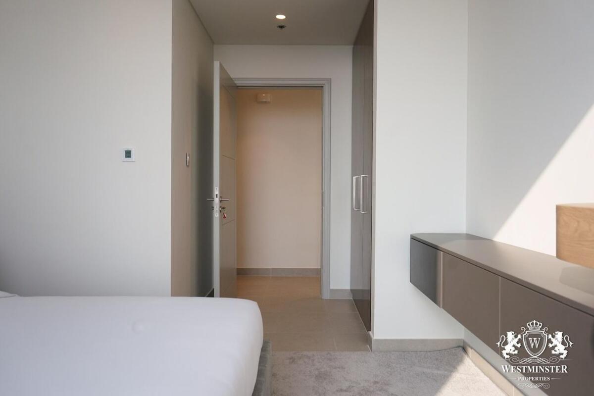 Tower Offers Luxury Living In The Heart Of Apartment *